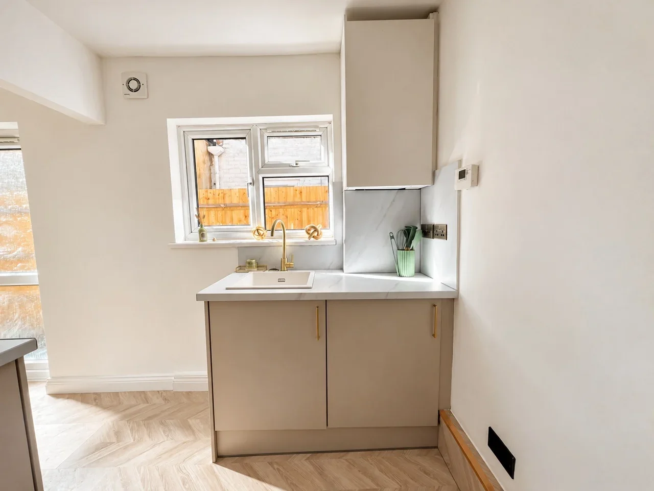 Flat Murray Road in Greater London