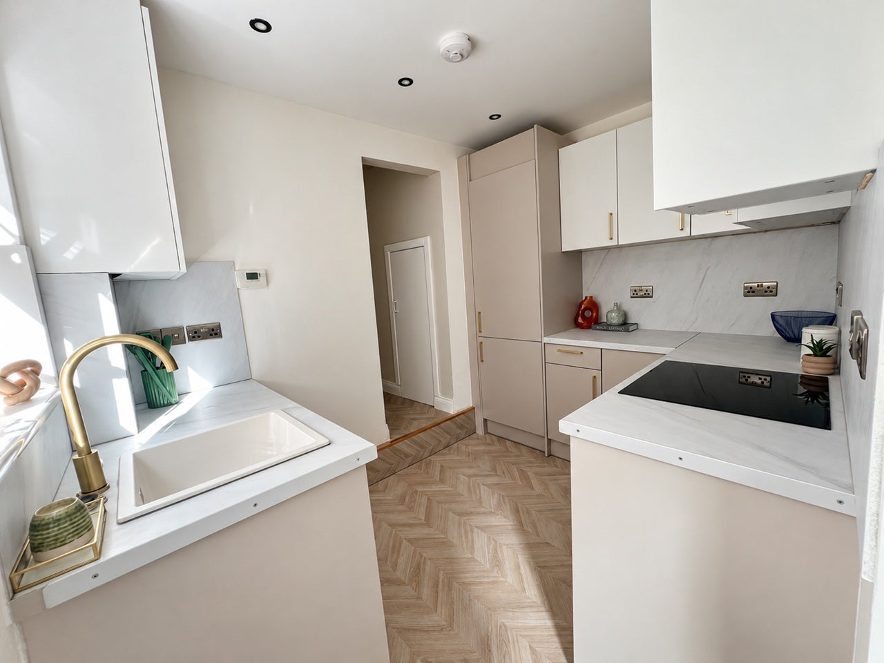 Flat Murray Road in Greater London