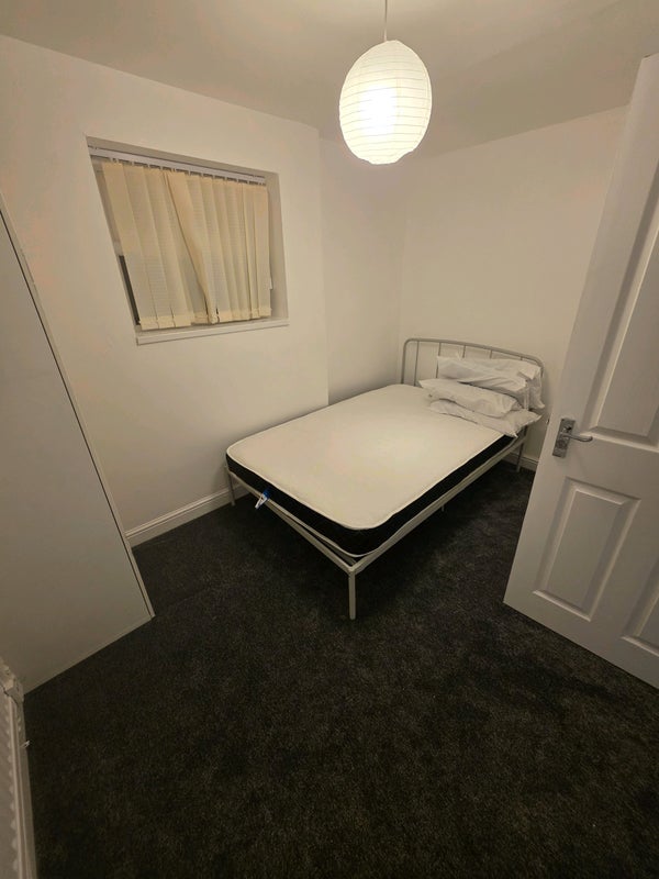 Flat Harwood Grove in Shirley