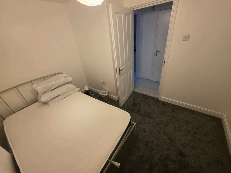 Flat Harwood Grove in Shirley