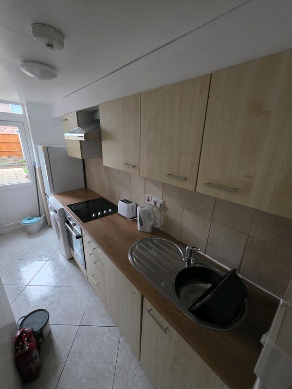 Flat Harwood Grove in Shirley