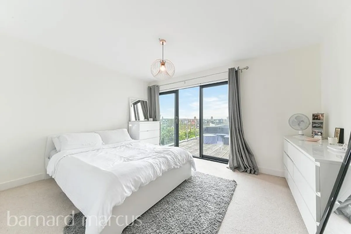 Flat Wimbledon Park Road in Greater London