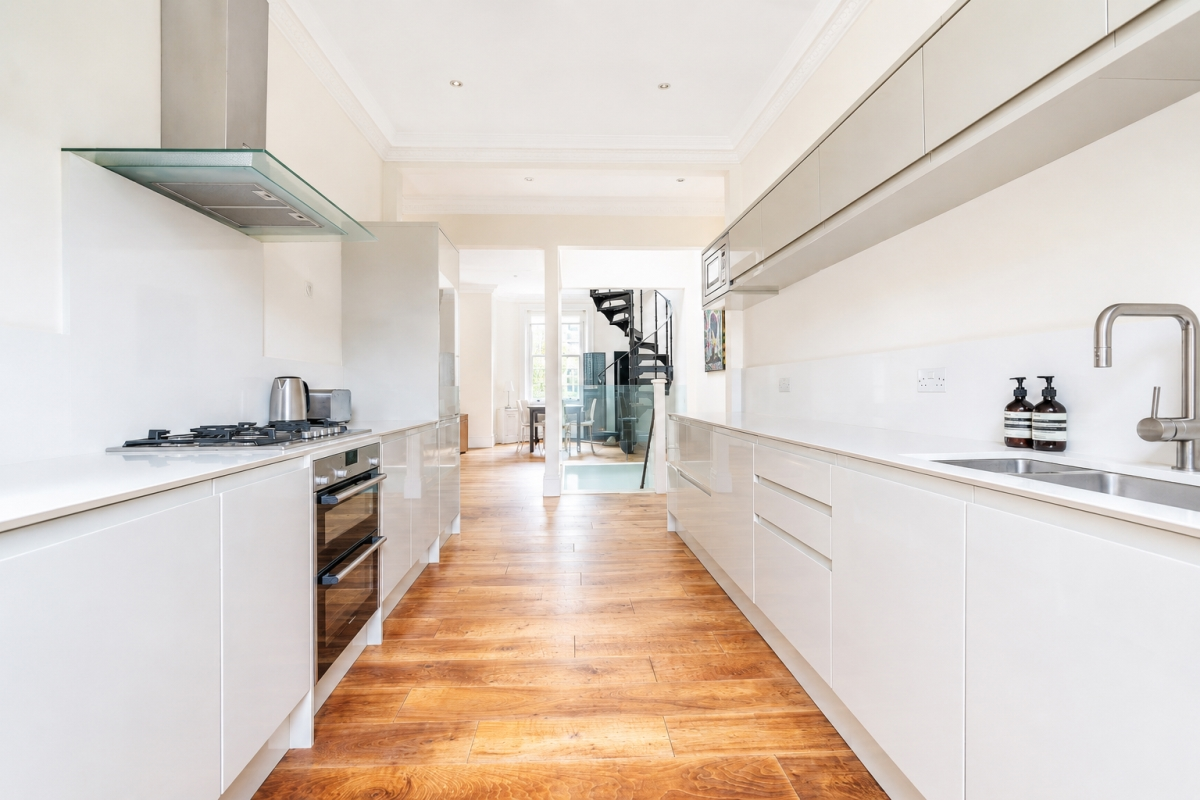 Flat Linden Gardens in Greater London