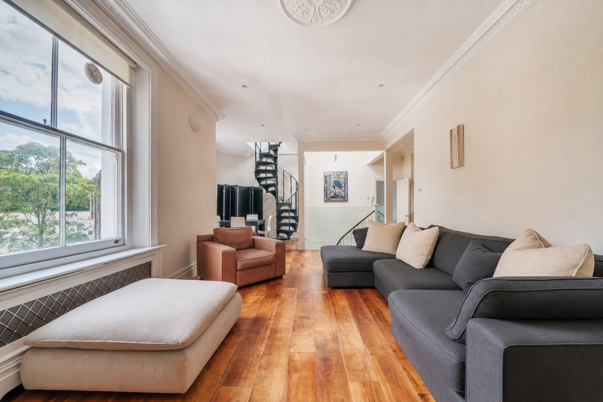 Flat Linden Gardens in Greater London