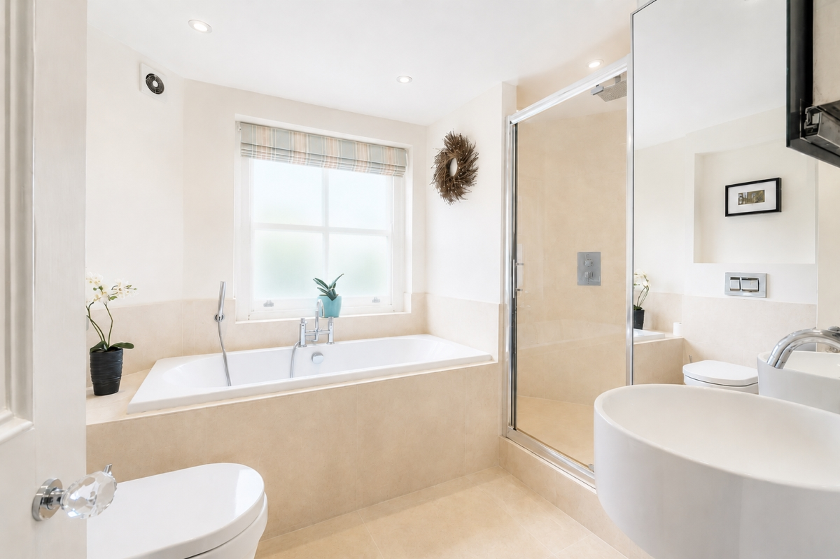 Flat Linden Gardens in Greater London
