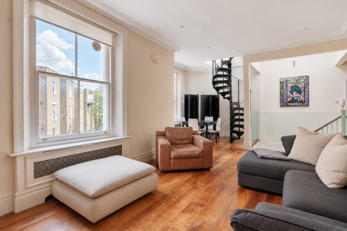 Flat Linden Gardens in Greater London