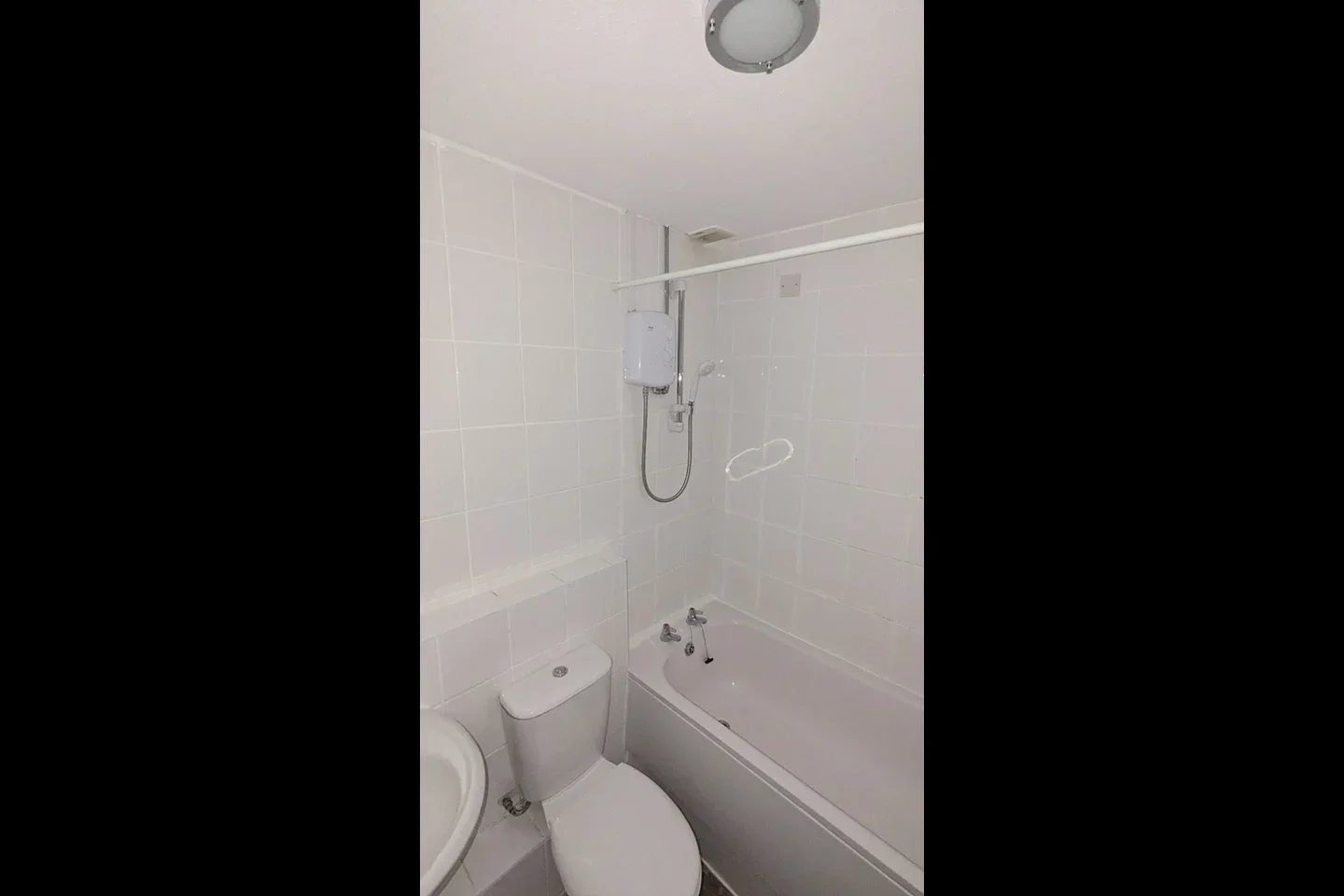 Flat Glendower Crescent in Greater London