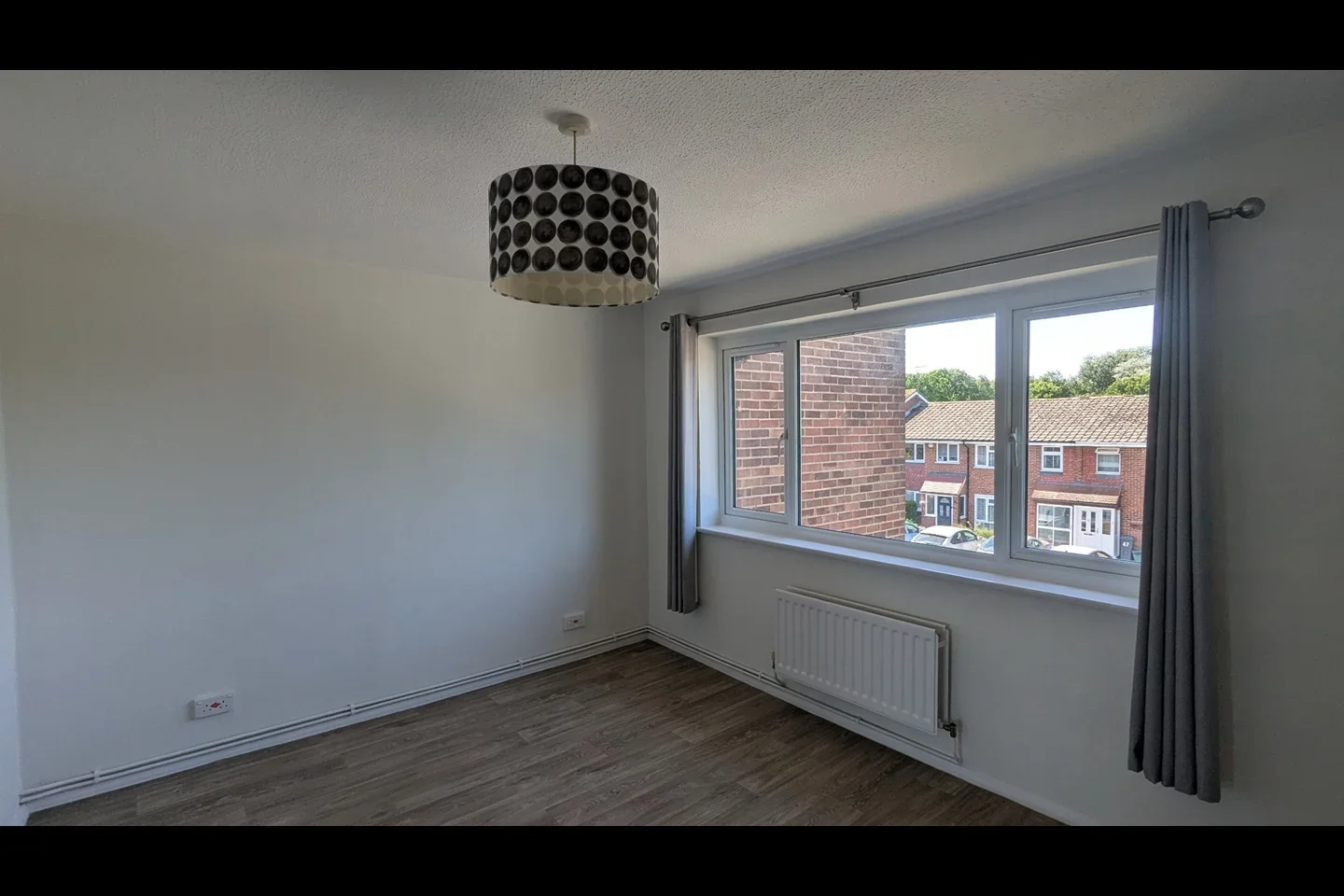 Flat Glendower Crescent in Greater London