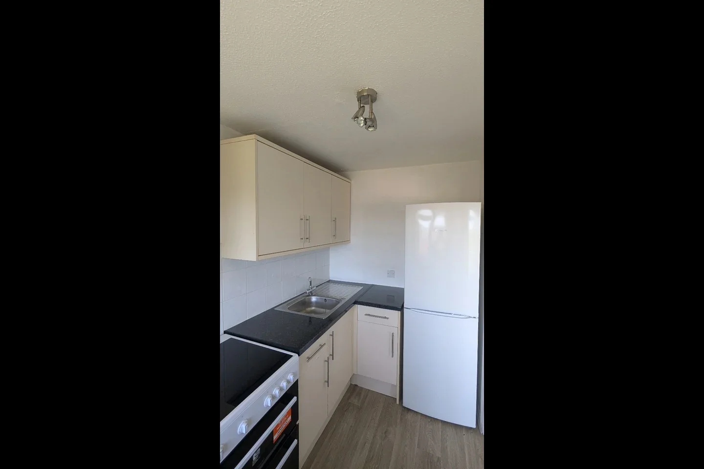 Flat Glendower Crescent in Greater London