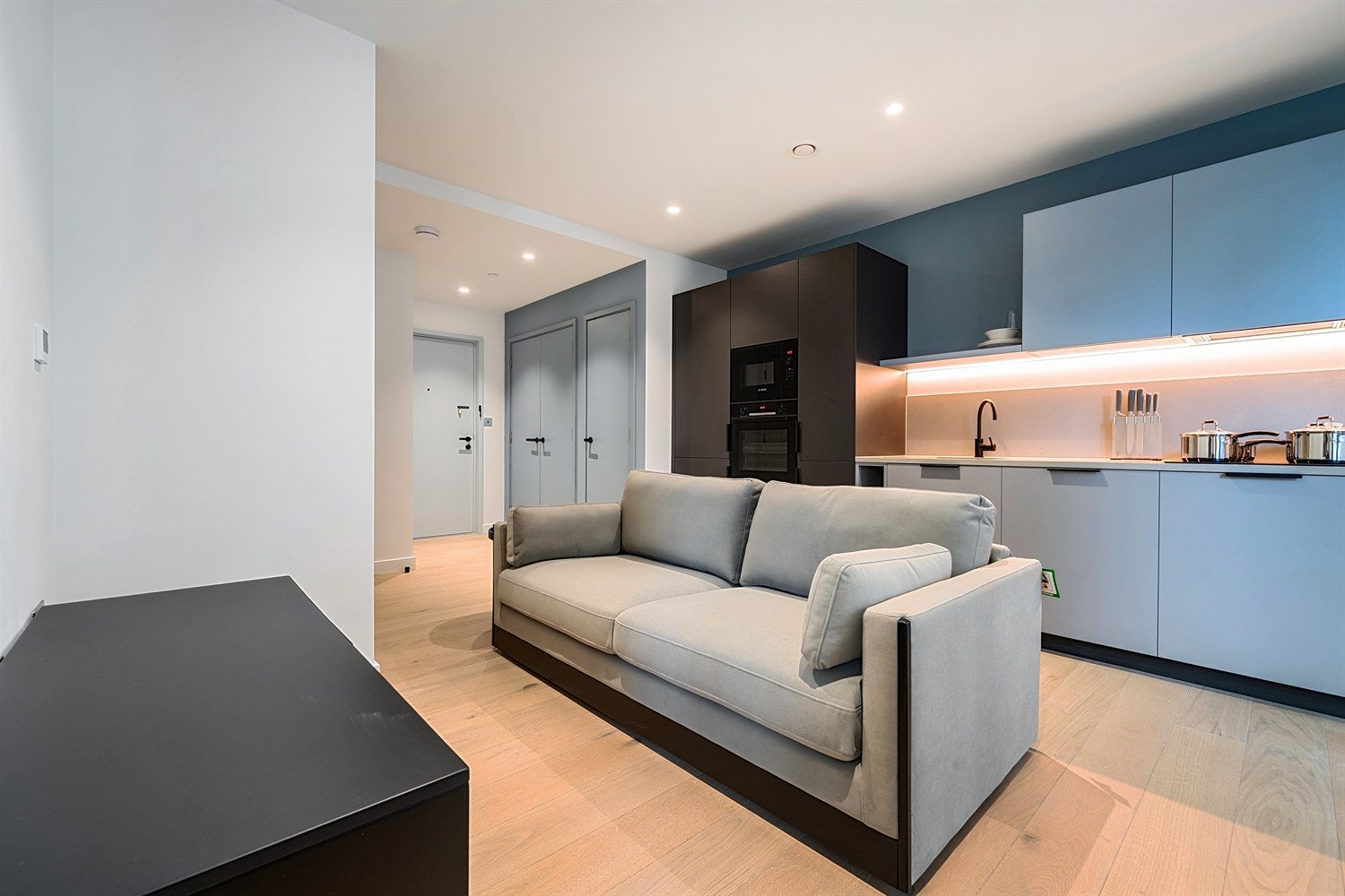 Flat Chandlers Avenue in Greater London