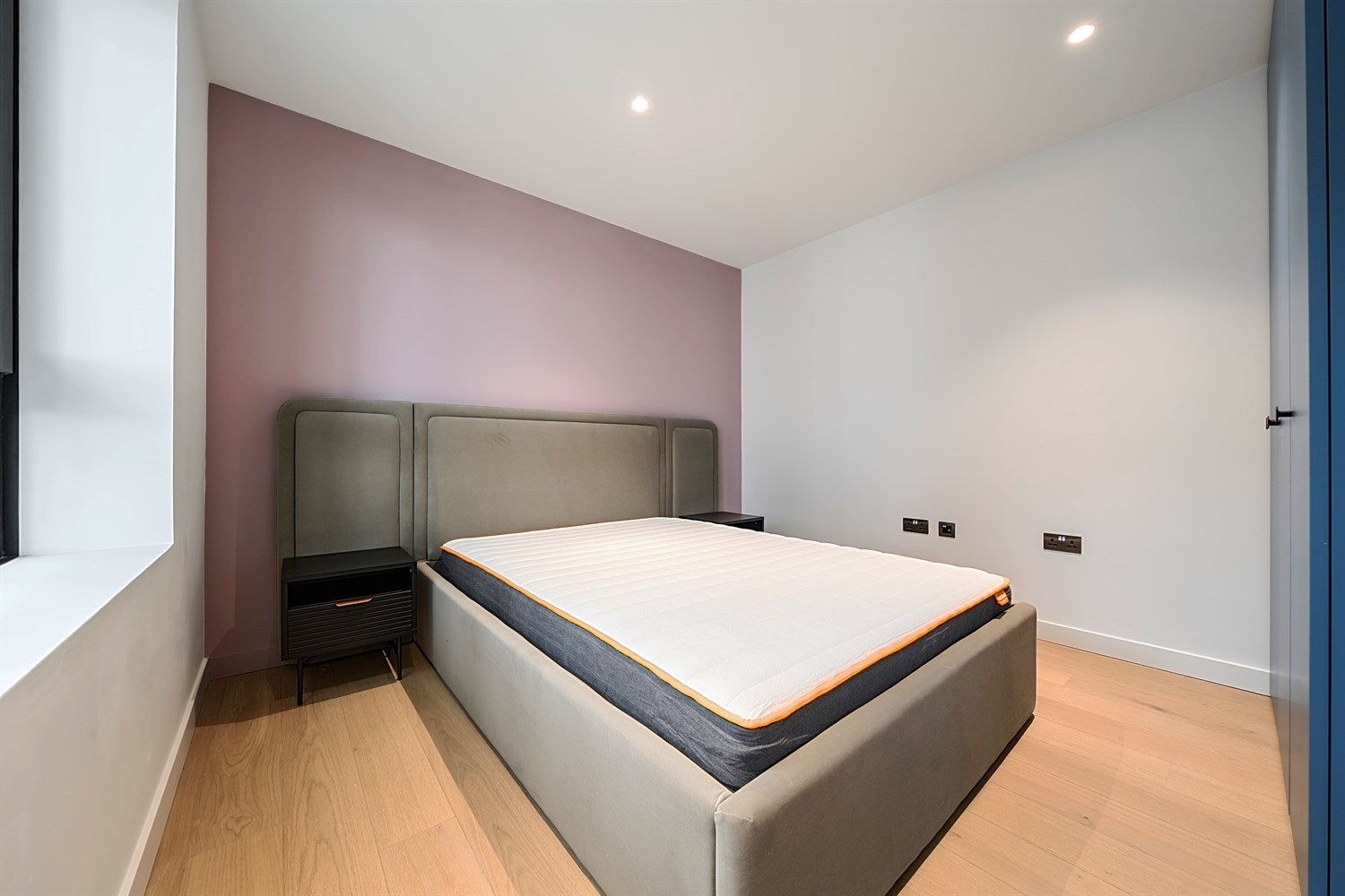 Flat Chandlers Avenue in Greater London