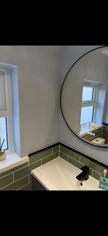 Room Warwick Road in Greater London
