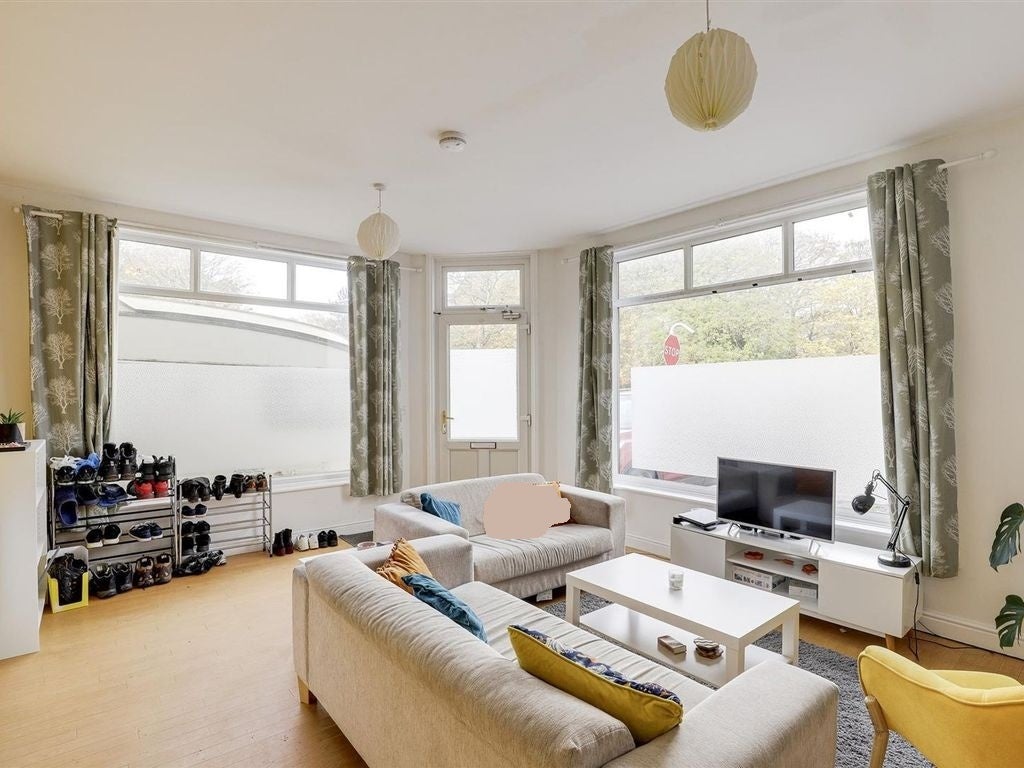Room Sandfield Road in Nottingham