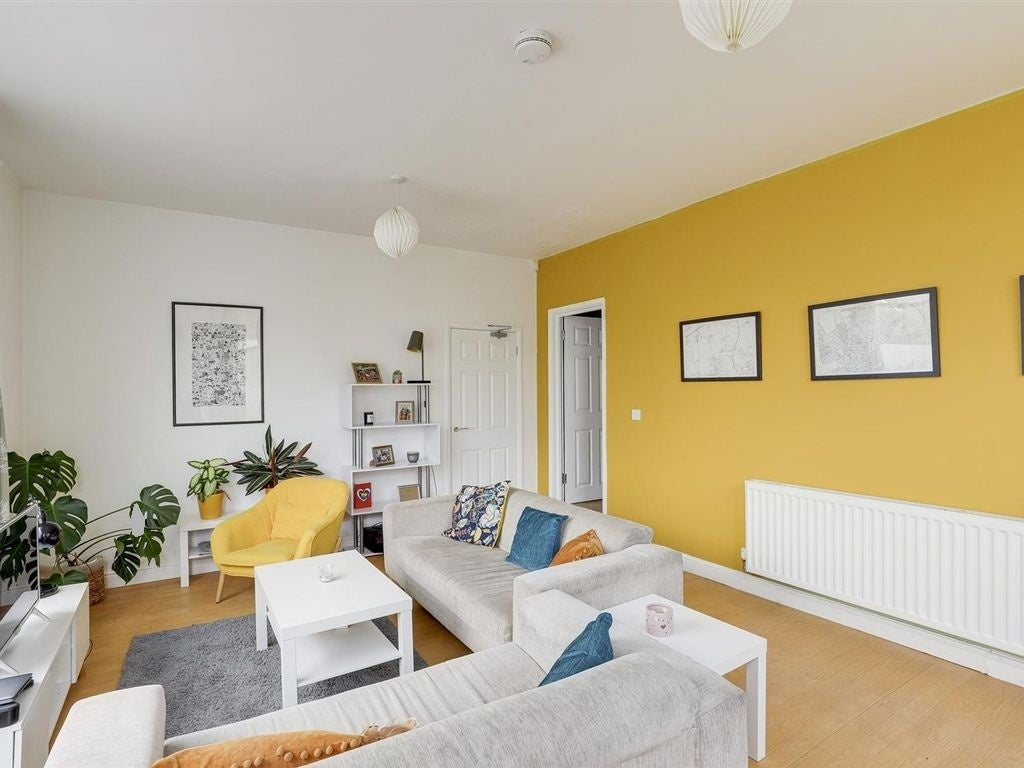 Room Sandfield Road in Nottingham