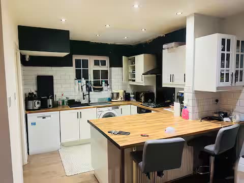 Flat Maxwell Gardens in Greater London