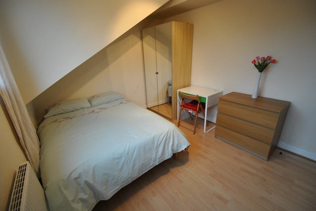 Flat Birchfields Road in Manchester