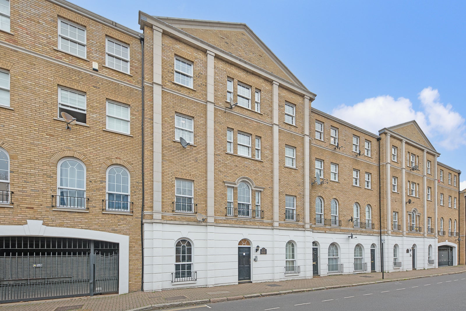 Flat Elizabeth Square in Greater London