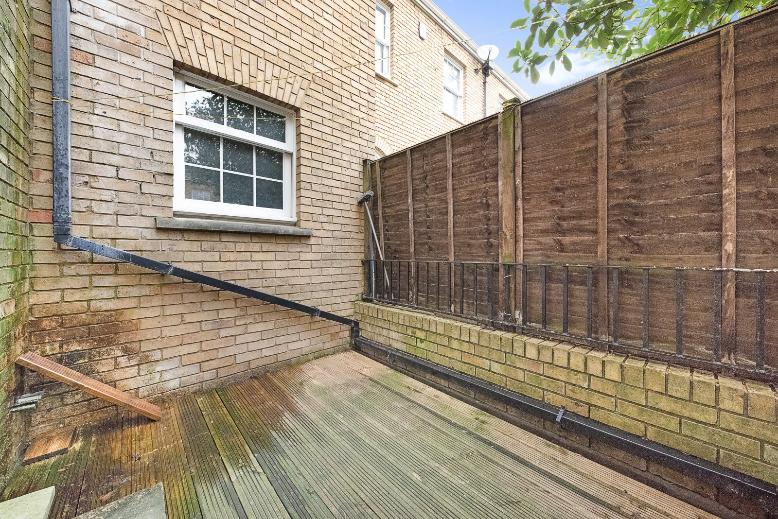 Flat Elizabeth Square in Greater London
