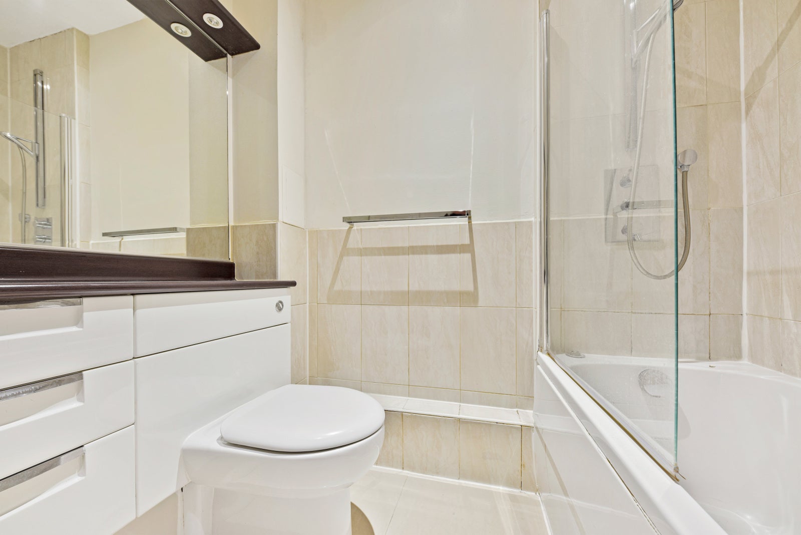 Flat Elizabeth Square in Greater London