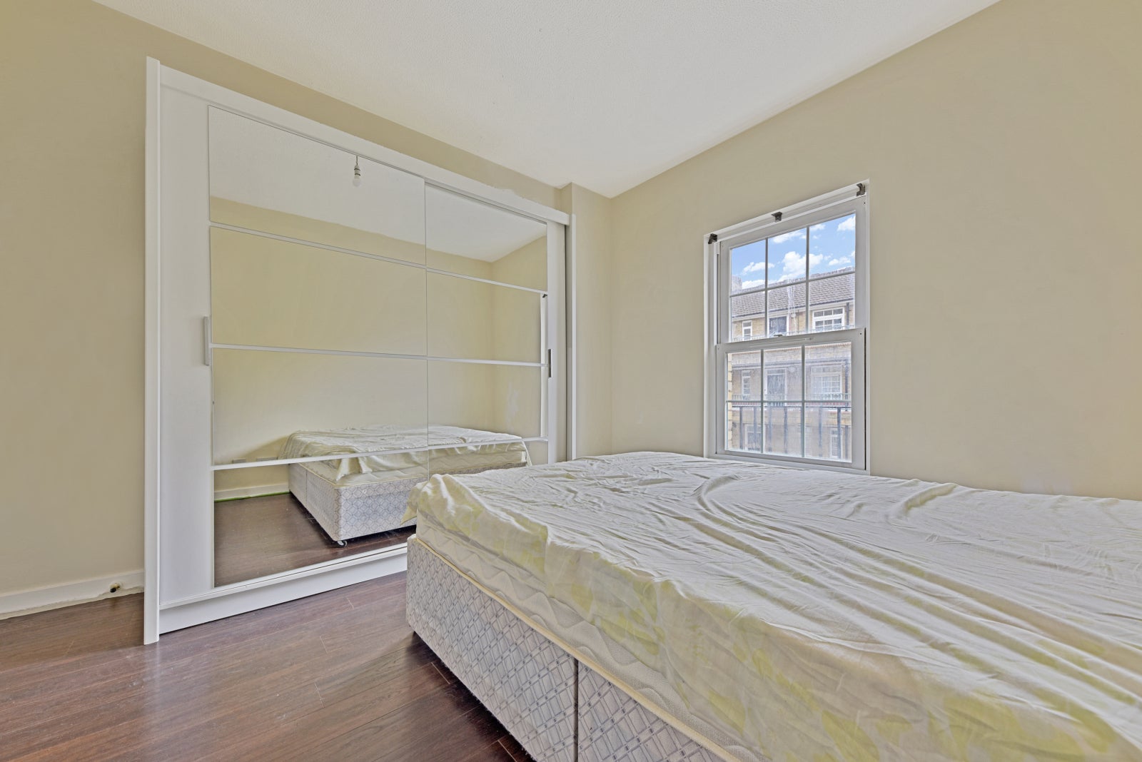 Flat Elizabeth Square in Greater London