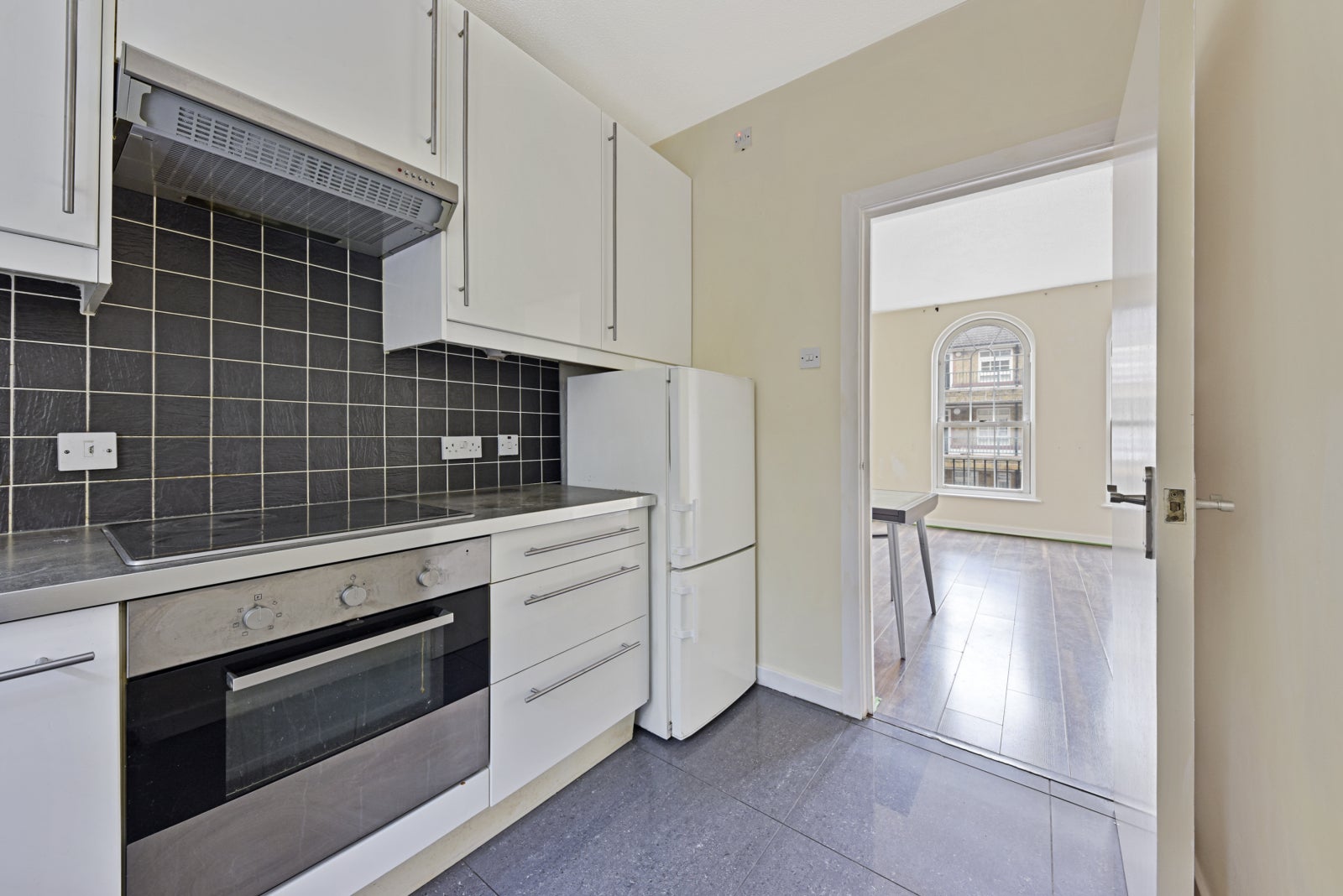 Flat Elizabeth Square in Greater London