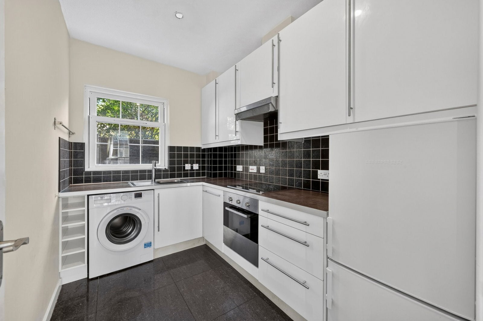 Flat Elizabeth Square in Greater London