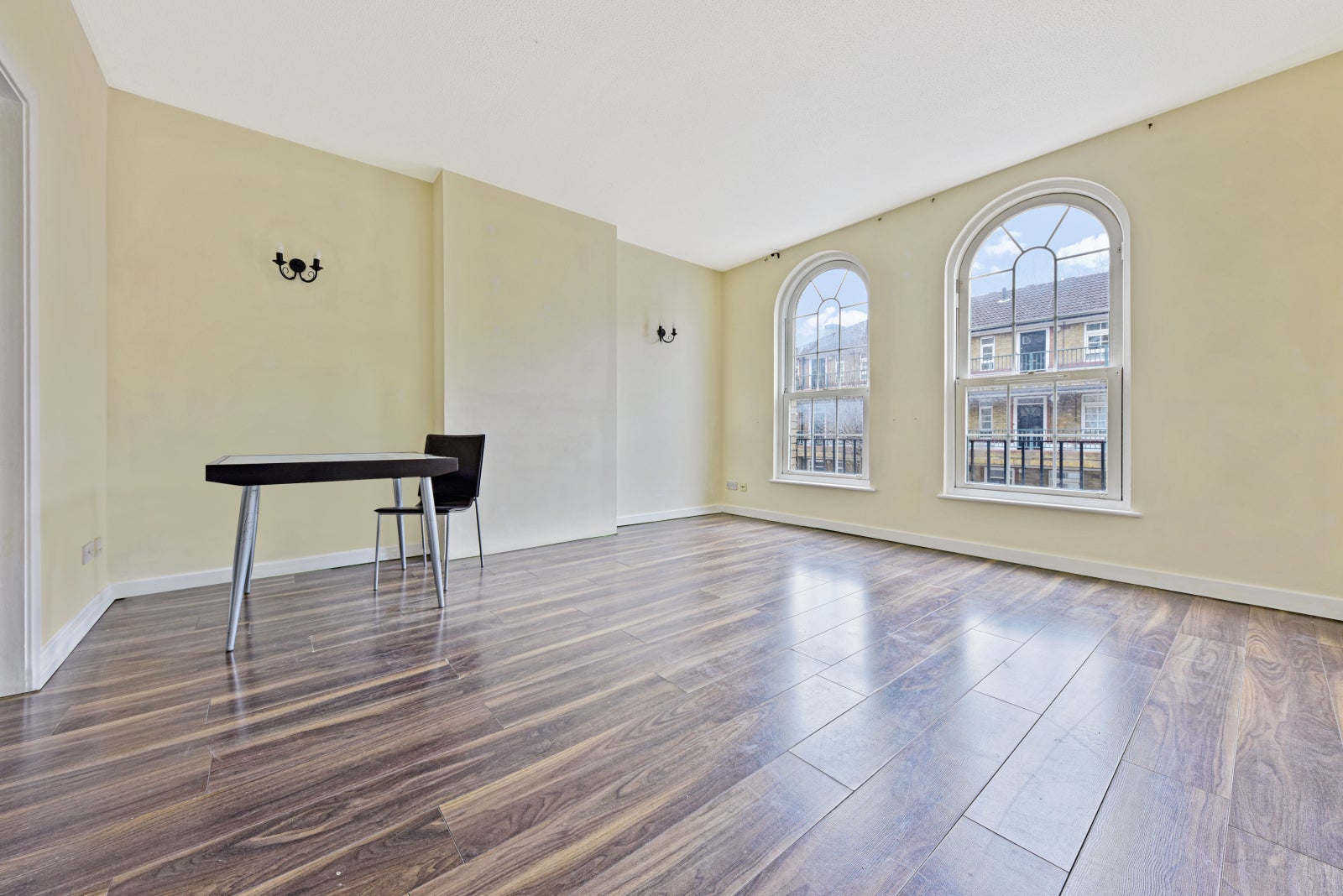 Flat Elizabeth Square in Greater London
