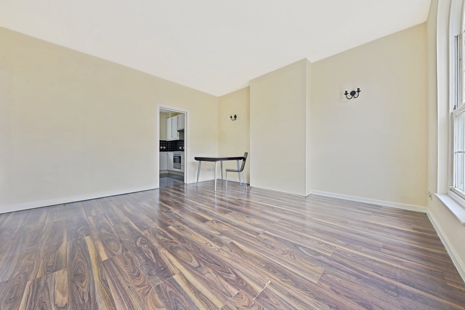 Flat Elizabeth Square in Greater London