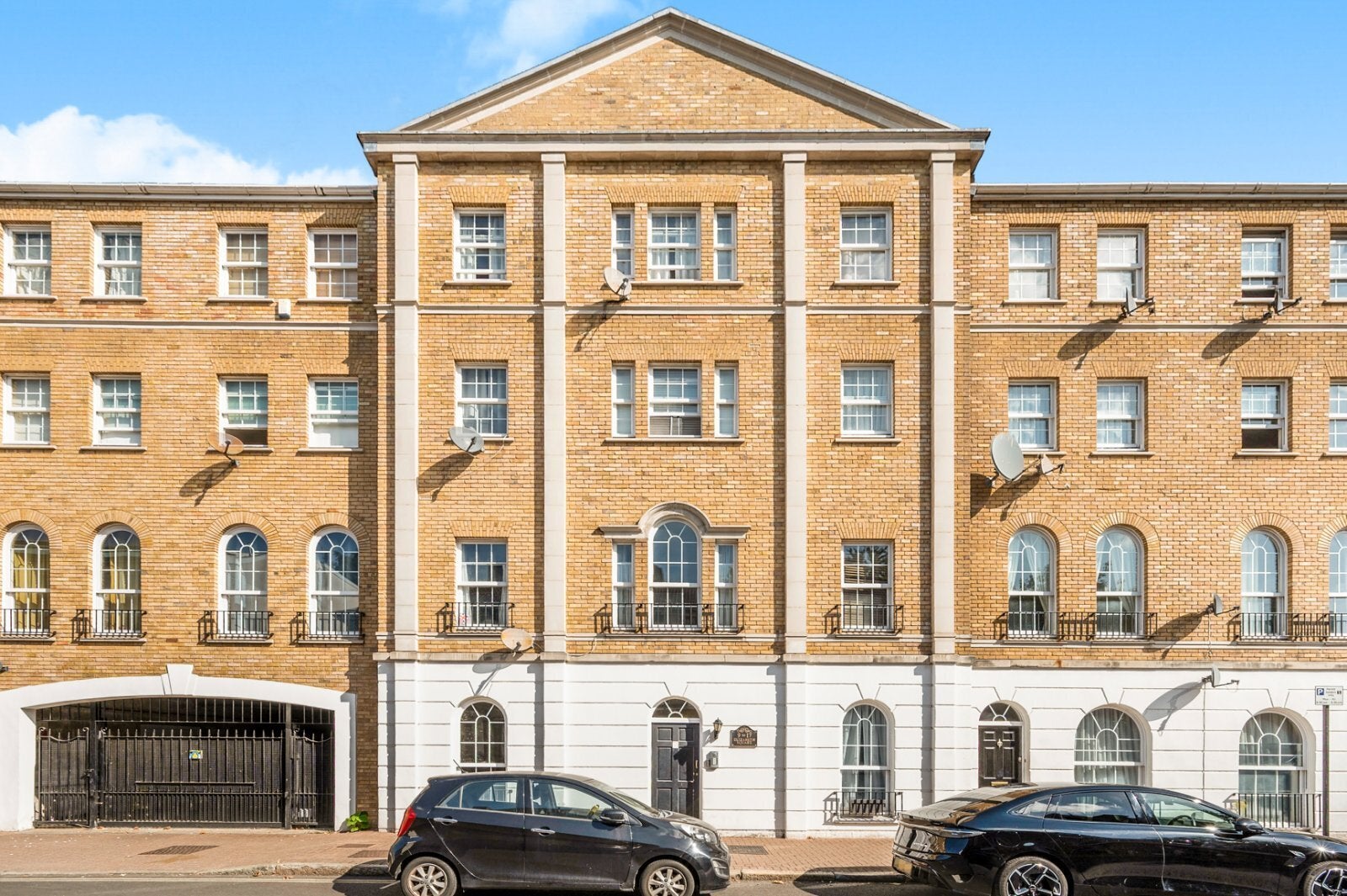 Flat Elizabeth Square in Greater London