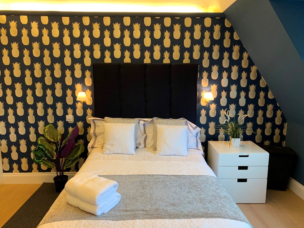 Room Darby Crescent in Borough of Spelthorne