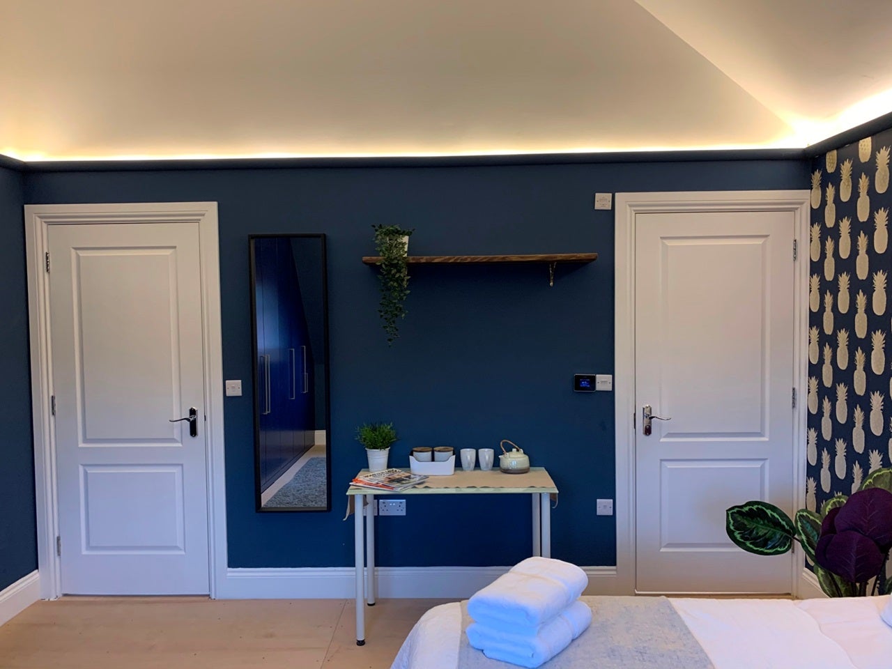 Room Darby Crescent in Borough of Spelthorne