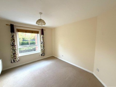 Flat Leckhampton Place in Cheltenham
