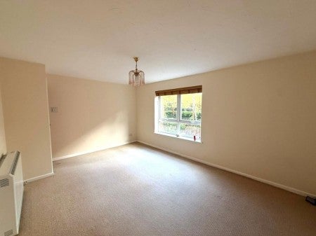 Flat Leckhampton Place in Cheltenham