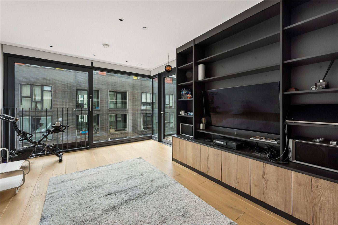 Flat Nile Street in Greater London