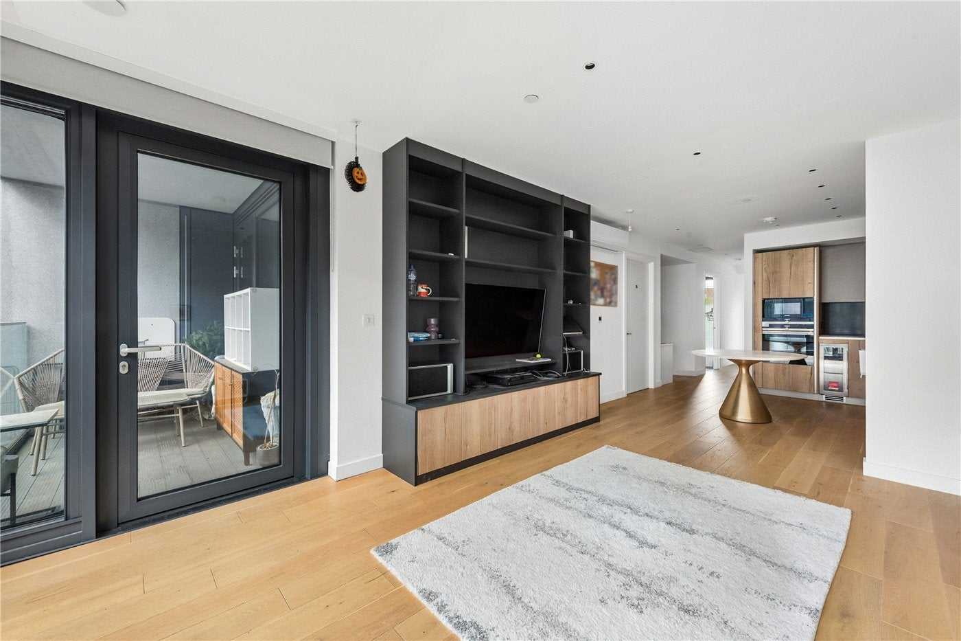 Flat Nile Street in Greater London