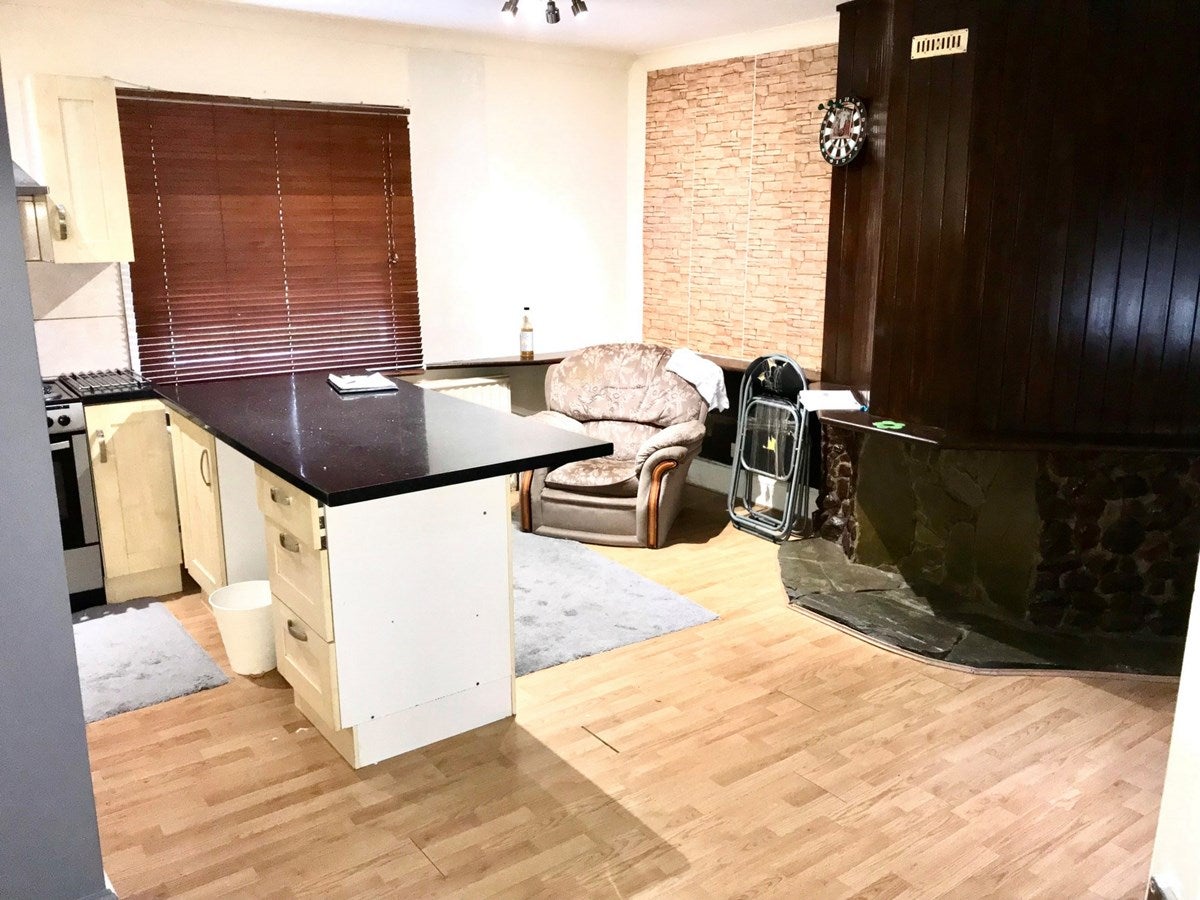 Flat Kenton Road in Greater London