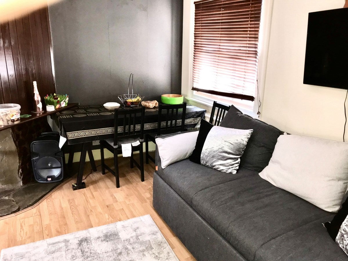 Flat Kenton Road in Greater London
