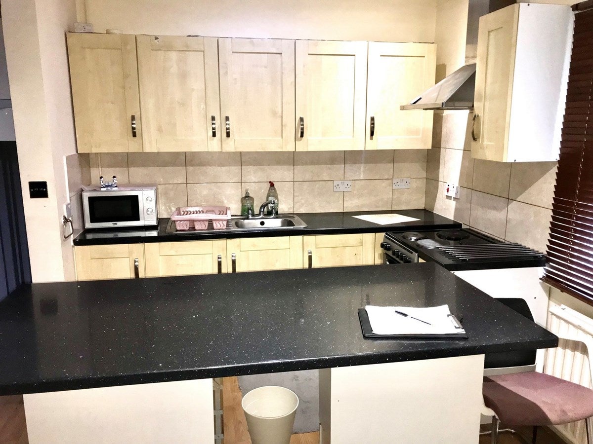 Flat Kenton Road in Greater London
