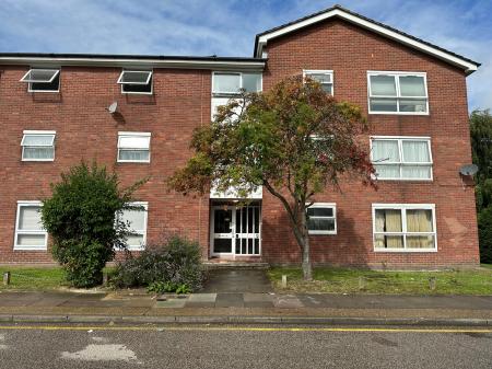 Flat Hurst Road in Greater London