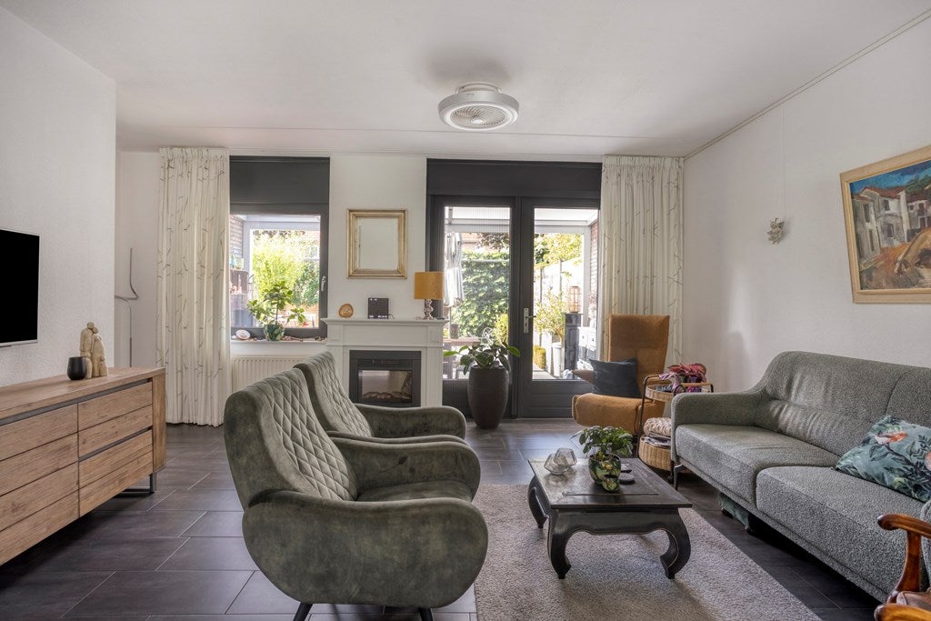 Tussenwoning te koop: Pater Hubertuscour 5, Geleen