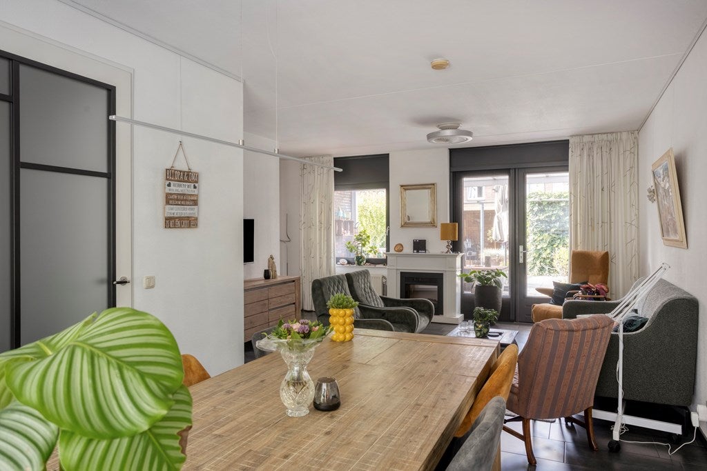 Tussenwoning te koop: Pater Hubertuscour 5, Geleen