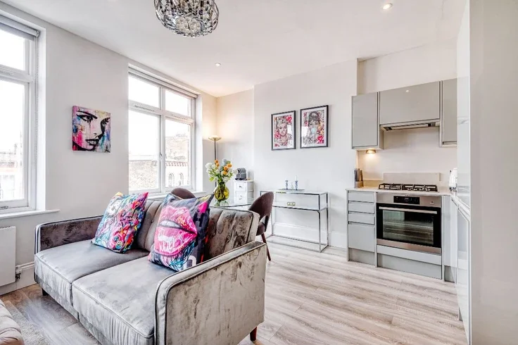 Flat Bakers Passage in Greater London