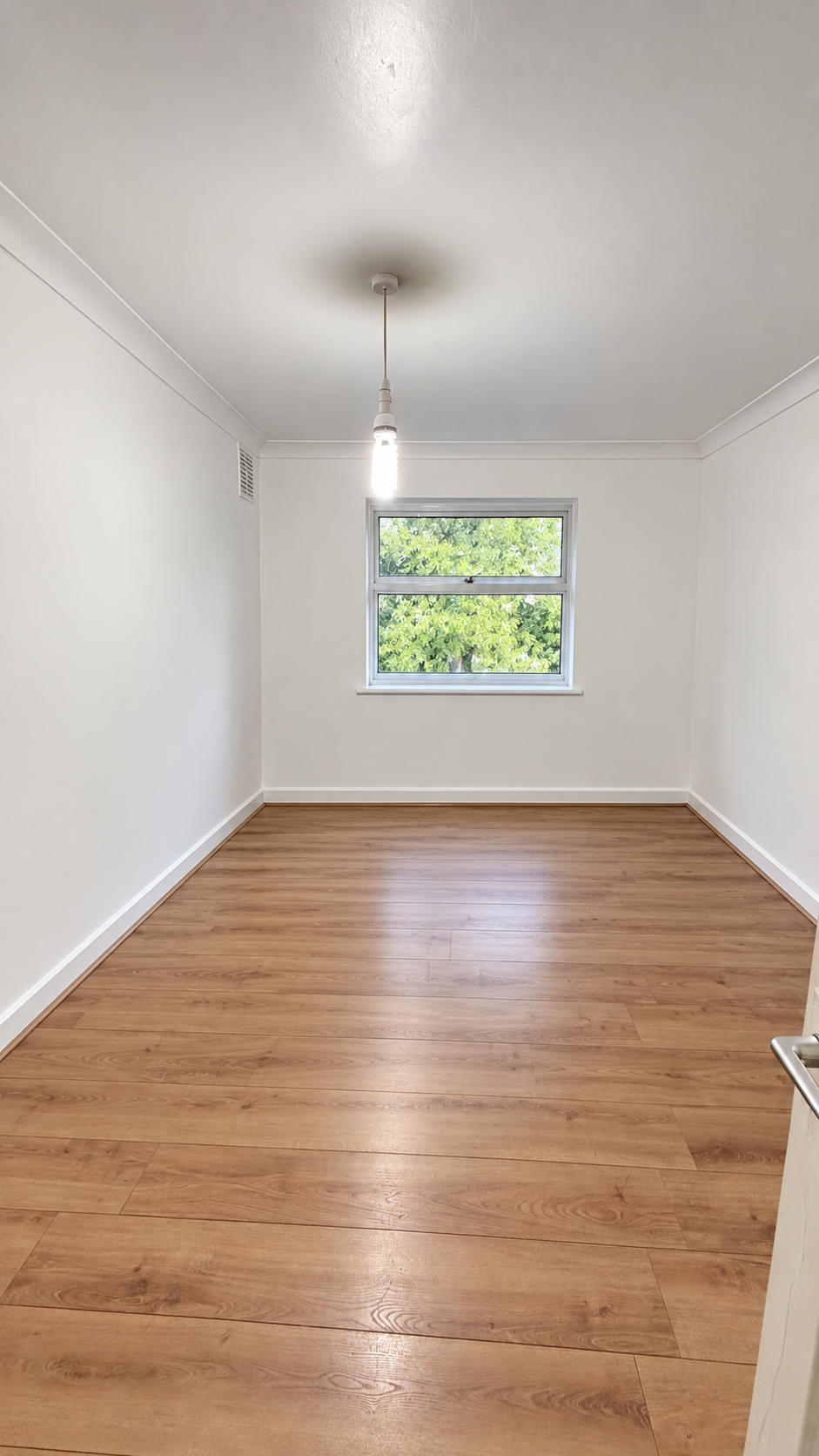 Flat Cavendish Gardens in Greater London