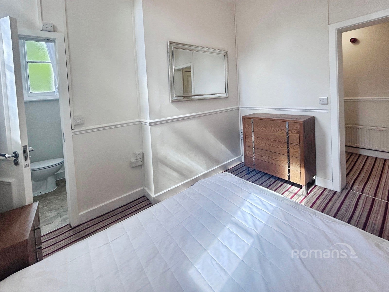 Room Oxford Road in Purley on Thames