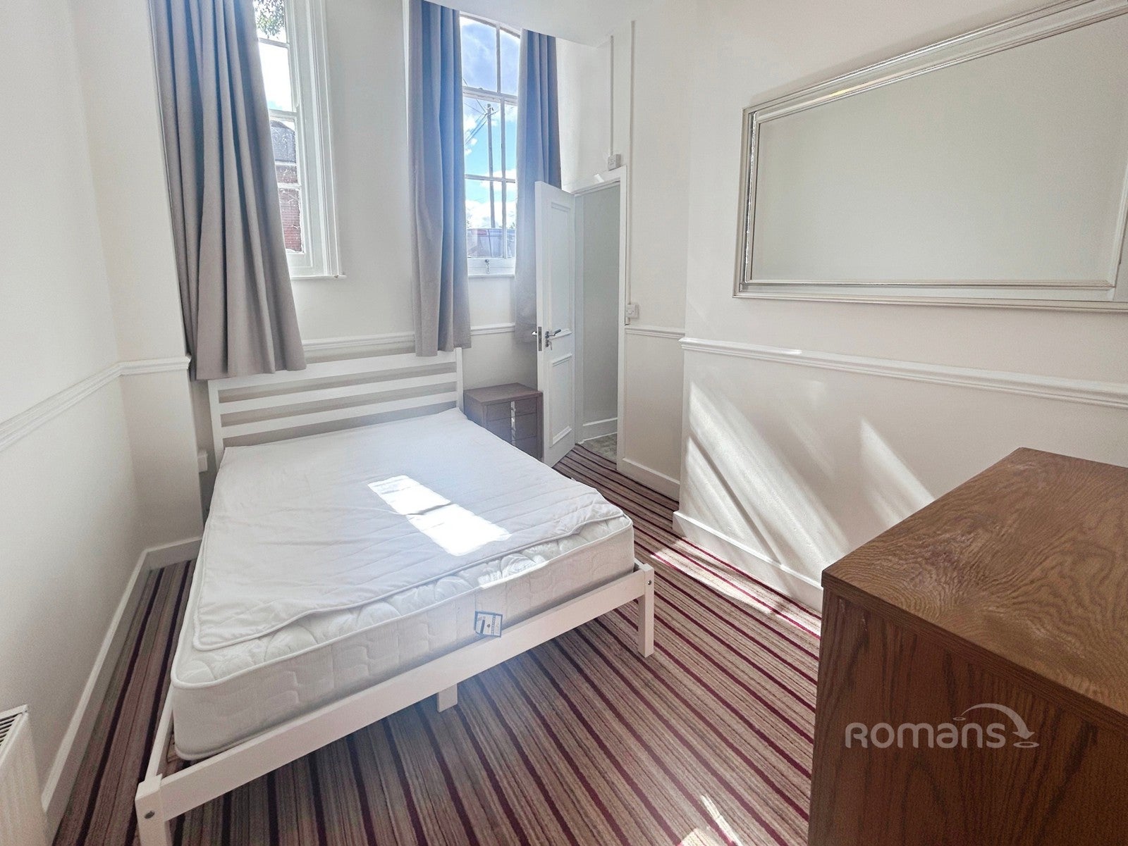 Room Oxford Road in Purley on Thames