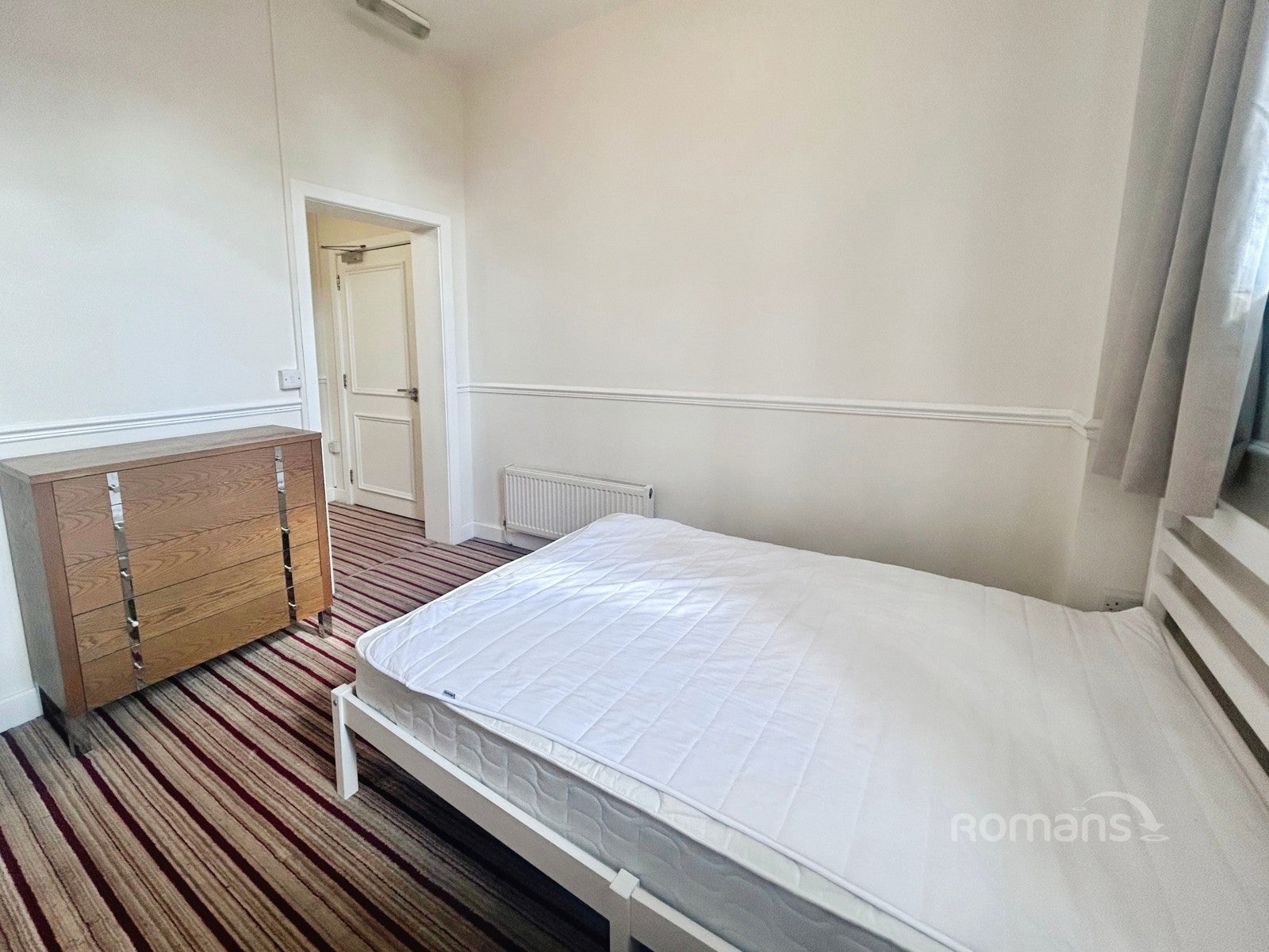 Room Oxford Road in Purley on Thames