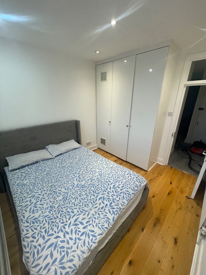 Flat Himley Road in Greater London