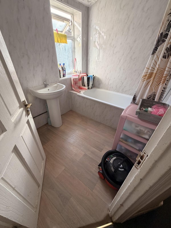 Room Browning Road in Greater London