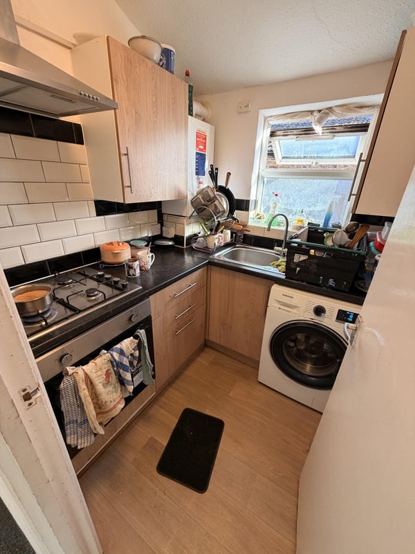 Room Browning Road in Greater London