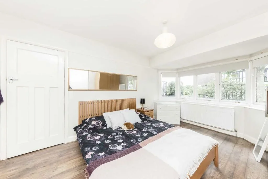 House Monks Drive in Greater London